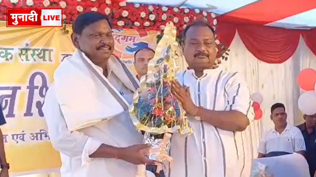 पूर्व केंद्रीय मंत्री अर्जुन मुंडा ने आदित्यपुर में रक्तदान शिविर की सराहना की: रक्तदान के महत्व पर चर्चा 1 अर्जुन मुंडा