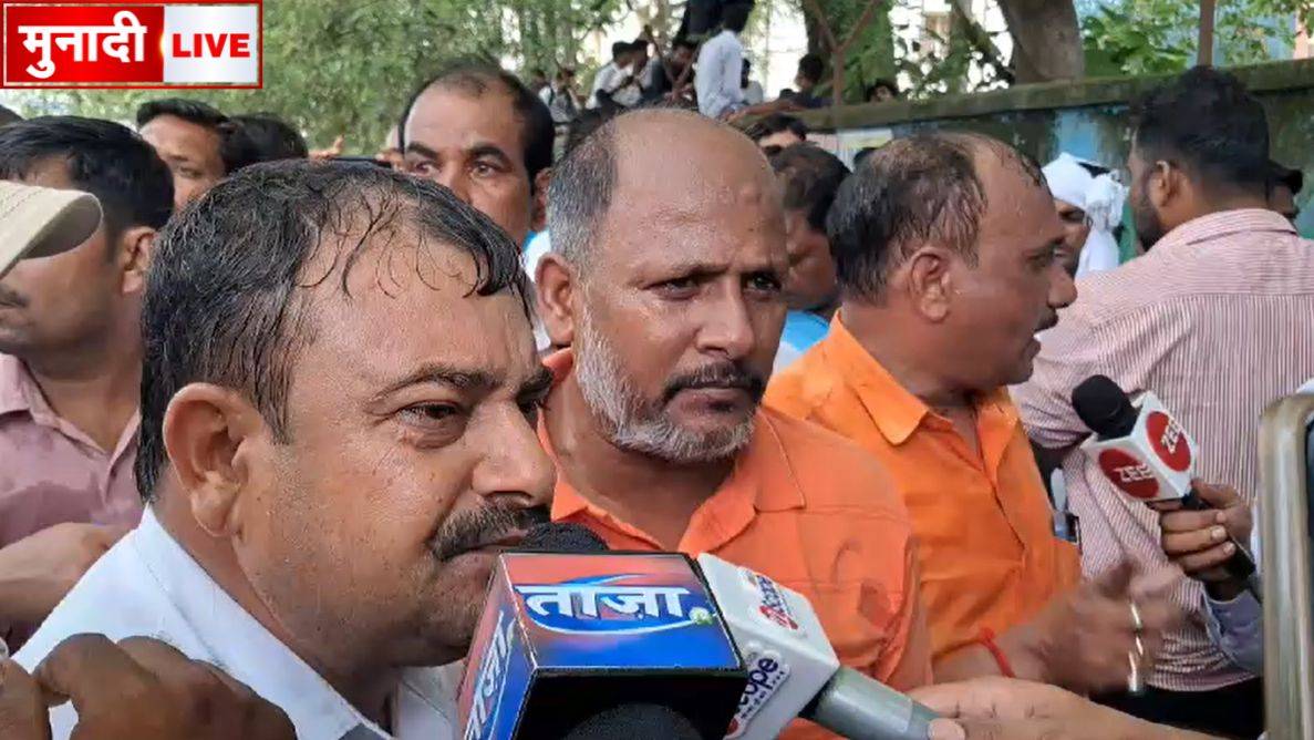 मुख्यमंत्री आवास का घेराव करने जा रहे पारा शिक्षकों को रोकने के लिए पुलिस ने छोड़े आशु गैस के गोले 1 मुख्यमंत्री आवास घेराव