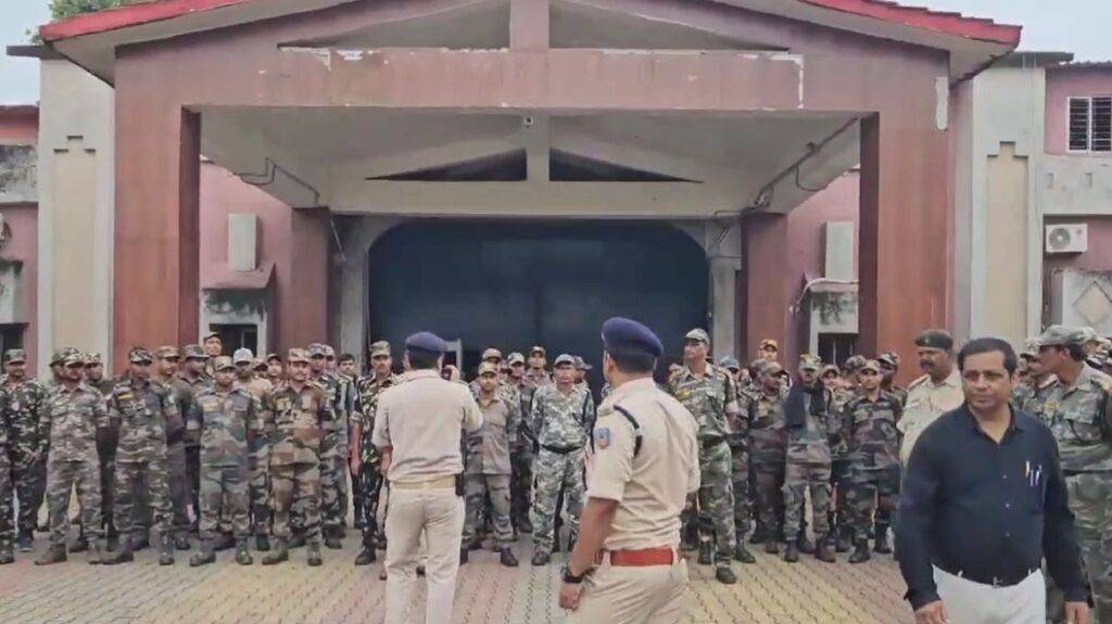 बिरसा मुंडा केंद्रीय कारा, होटवार में छापेमारी: वार्ड और बैरकों की सघन जांच में खैनी, गुटखा और पेन ड्राइव बरामद, मुकदमा दर्ज 7 जेल निरीक्षण रिपोर्ट