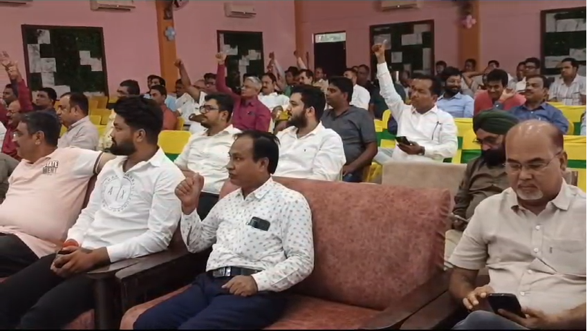 2 सितंबर को झारखंड के 1400 पेट्रोल पंप रहेंगे बंद, बढ़े हुए वेट टैक्स के खिलाफ खोला मोर्चा 17 झारखंड पेट्रोलियम डीलर्स एसोसिएशन