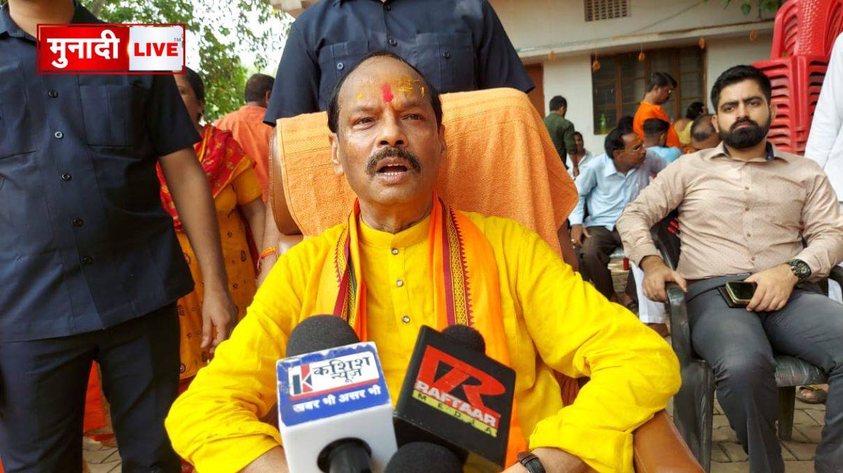 सावन की तीसरी सोमवारी पर उड़ीसा के राज्यपाल रघुवर दास ने जमशेदपुर में महा जलाभिषेक यात्रा में लिया हिस्सा 1 रघुवर दास