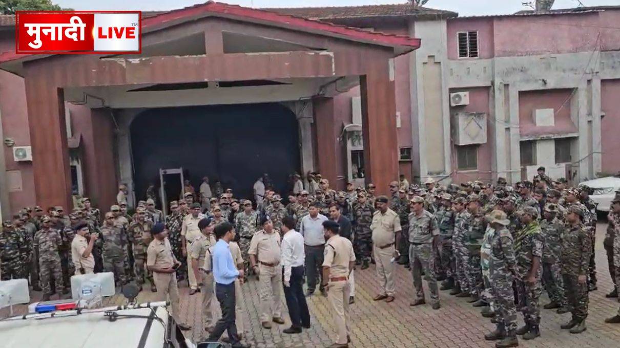 बिरसा मुंडा केंद्रीय कारा, होटवार में छापेमारी: वार्ड और बैरकों की सघन जांच में खैनी, गुटखा और पेन ड्राइव बरामद, मुकदमा दर्ज 1 रांची पुलिस छापेमारी
