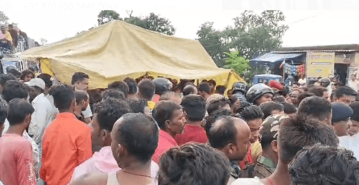 दुर्घटना में नवजात सहित महिला की मौत , कई किलोमीटर तक लगा जाम 2 रामगढ़ प्रदर्शन