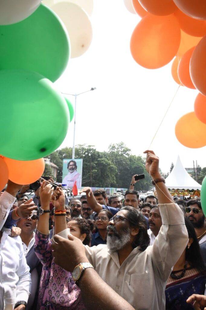 रांची को नवरात्र पर सौगात: मुख्यमंत्री हेमंत सोरेन ने किया कांटाटोली फ्लाईओवर समेत 3264 करोड़ की 31 परियोजनाओं का उद्घाटन 33 WhatsApp Image 2024 10 04 at 14.42.24 f7a37878
