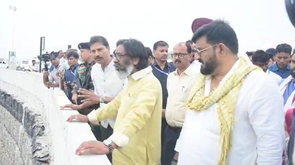 यह ट्रांसपोर्ट नगर न केवल रांची के विकास का प्रतीक बनेगा, बल्कि आने वाले समय में यहां का इलाका भी चहल-पहल से भर जाएगा 14 पार्किंग व्यवस्था