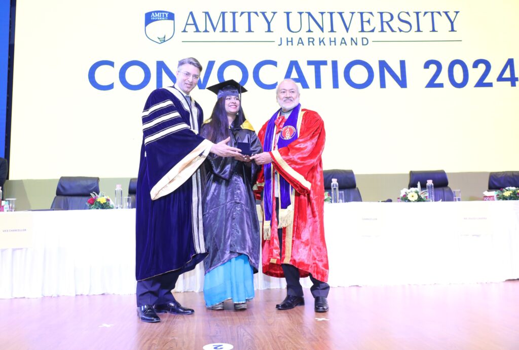 एमिटी यूनिवर्सिटी झारखंड का चौथा दीक्षांत समारोह संपन्न, 420 छात्रों को डिग्री प्रदान 11 WhatsApp Image 2024 12 18 at 3.54.12 PM 1