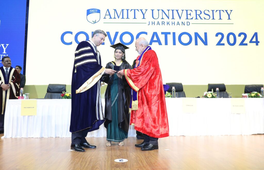 एमिटी यूनिवर्सिटी झारखंड का चौथा दीक्षांत समारोह संपन्न, 420 छात्रों को डिग्री प्रदान 18 WhatsApp Image 2024 12 18 at 3.54.13 PM