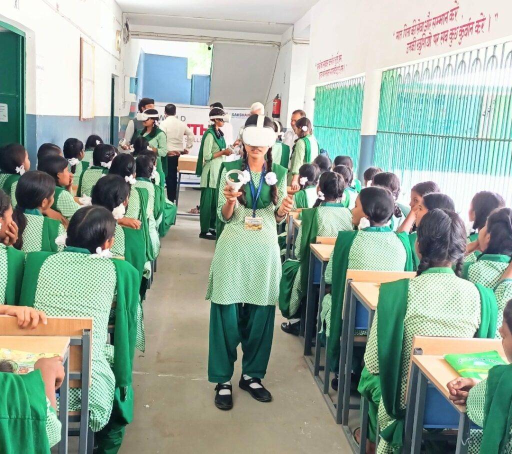 गोड्डा में विश्व युवा कौशल दिवस पर एआई और मेटावर्स पर केंद्रित कार्यशाला, छात्राओं को मिली भविष्य की तकनीक की सीख 7 WhatsApp Image 2025 07 16 at 5.39.55 PM
