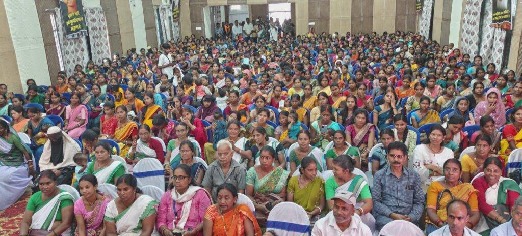हजारीबाग सांसद मनीष जायसवाल की पहल पर चरही में 450 महिलाओं को मिला पोषण किट, स्वस्थ राष्ट्र निर्माण की दिशा में बड़ा कदम 23 WhatsApp Image 2025 07 17 at 4.07.39 PM