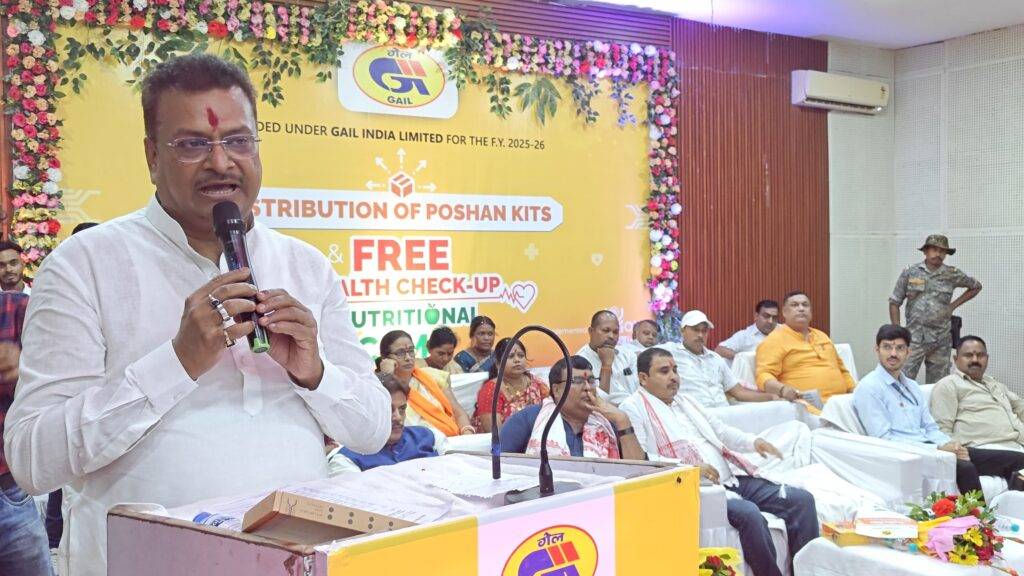 हजारीबाग सांसद मनीष जायसवाल की पहल पर चरही में 450 महिलाओं को मिला पोषण किट, स्वस्थ राष्ट्र निर्माण की दिशा में बड़ा कदम 12 WhatsApp Image 2025 07 17 at 4.07.40 PM