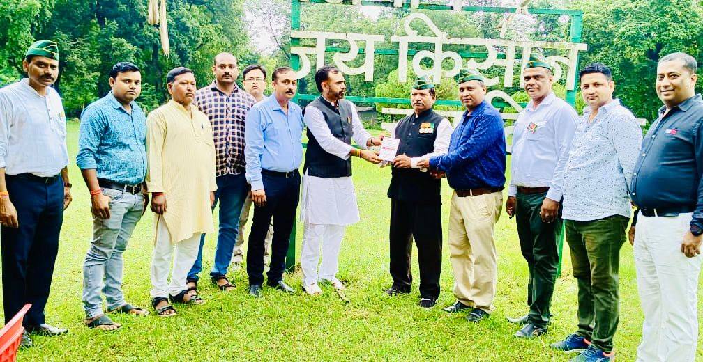 बीएसएल विस्तारीकरण के समर्थन में एकजुट हुए संगठन, पूर्व सैनिकों ने प्रधानमंत्री को भेजे पोस्टकार्ड 7 WhatsApp Image 2025 07 28 at 13.53.41
