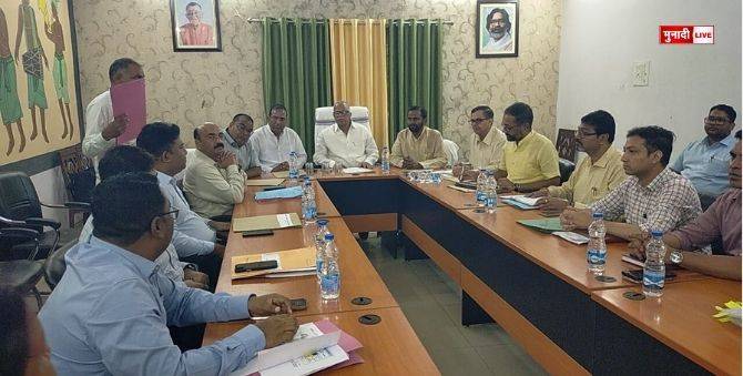 जमशेदपुर में पिछड़ा वर्ग आयोग की समीक्षा बैठक: आरक्षण निर्धारण, योजनाओं की स्थिति और सुधारों पर गंभीर विमर्श 1 जमशेदपुर में ओबीसी आरक्षण