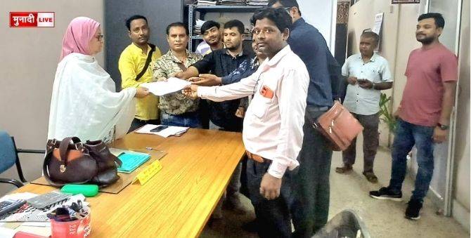 पाकुड़ में प्रेस क्लब गठन की मांग हुई तेज, पत्रकारों ने सौंपा ज्ञापन, बोले - गरिमा और संगठन की बात है चुनाव 1 प्रेस क्लब गठन