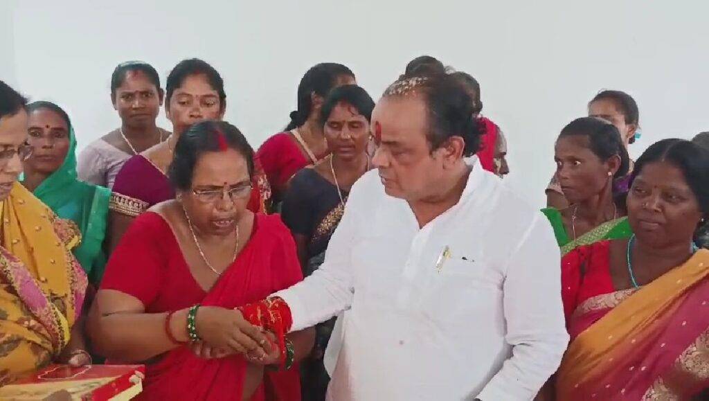 रक्षाबंधन पर मंत्री इरफान अंसारी को सैकड़ों बहनों ने बांधी राखी 7 Raksha bandhan
