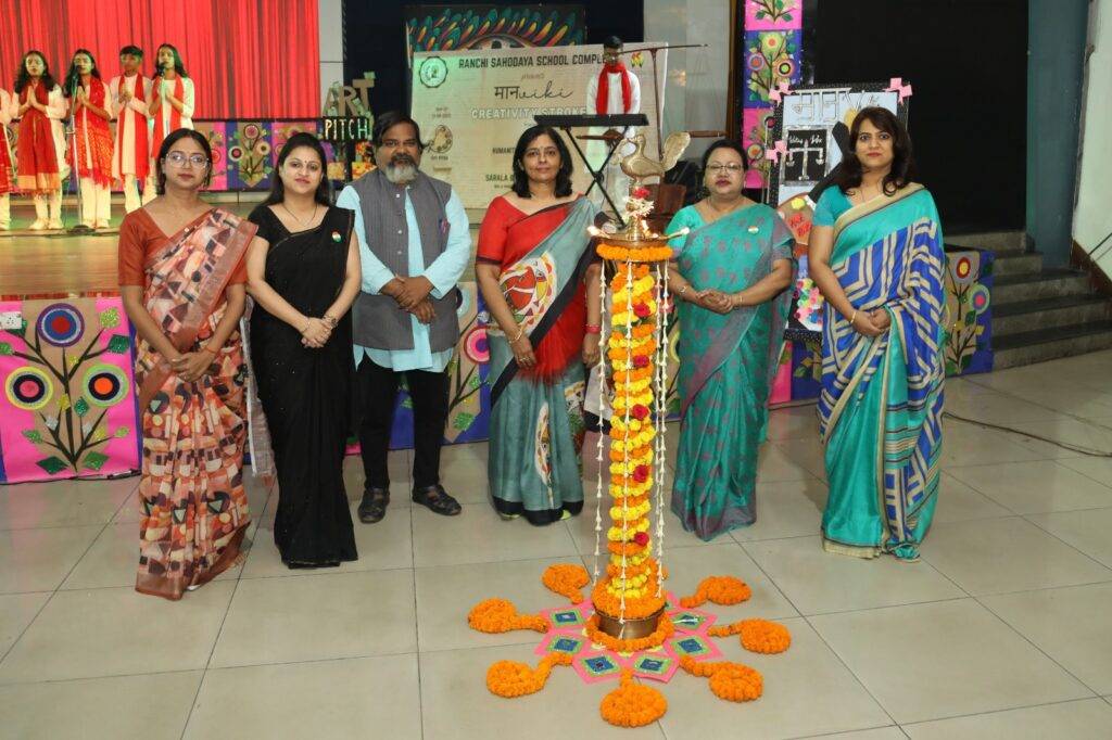 सरला बिरला पब्लिक स्कूल में मानविकी-2025 का आगाज़, आर्ट पिच और थ्रेड्स ओडिसी रहे आकर्षण का केंद्र 22 WhatsApp Image 2025 08 13 at 4.55.27 PM