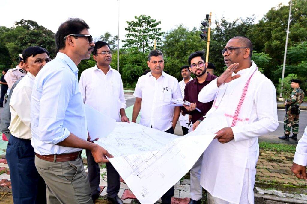 मुख्यमंत्री हेमन्त सोरेन ने स्मार्ट सिटी कन्वेंशन सेंटर का किया स्थल निरीक्षण 16 WhatsApp Image 2025 08 25 at 20.16.04