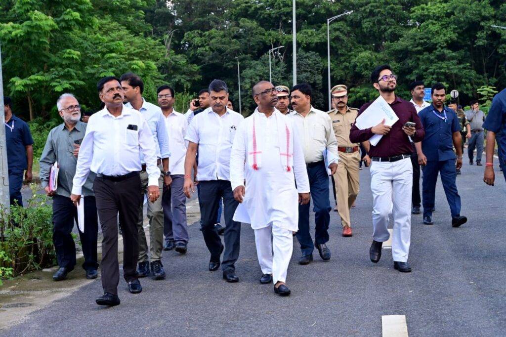 मुख्यमंत्री हेमन्त सोरेन ने स्मार्ट सिटी कन्वेंशन सेंटर का किया स्थल निरीक्षण 7 WhatsApp Image 2025 08 25 at 20.16.06