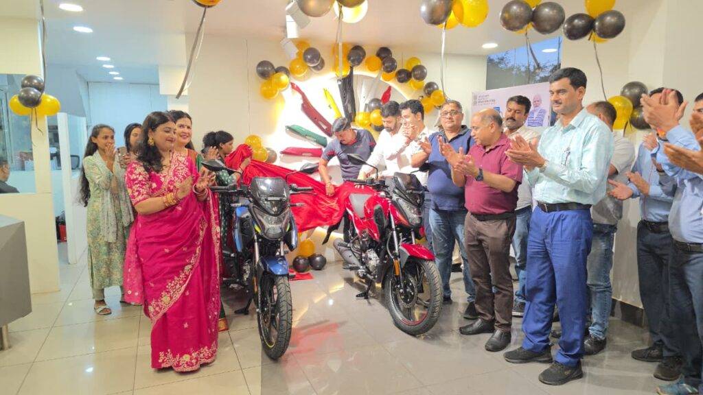 बोकारो में हीरो Glamour X लॉन्च: 65+ किमी/लीटर माइलेज और क्रूज़ कंट्रोल के साथ टू-व्हीलर इंडस्ट्री में नई क्रांति 7 WhatsApp Image 2025 08 26 at 21.00.54 1