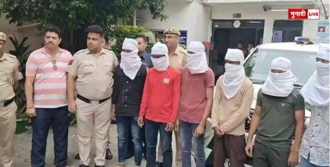 लाल किला में घुसने की कोशिश कर रहे थे अवैध बांग्लादेशी, पुलिस ने 5 लोगों को हिरासत में लिया 1 लाल किला