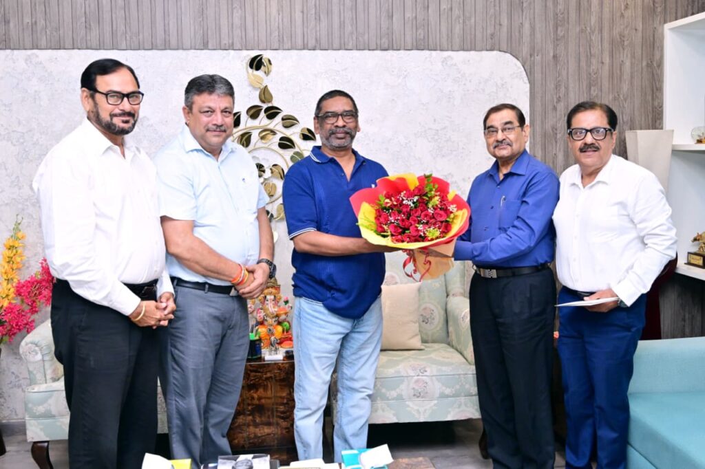 विजयादशमी पर रावण दहन समारोह के लिए सीएम हेमंत सोरेन को आमंत्रण 8 WhatsApp Image 2025 09 20 at 16.52.31 1