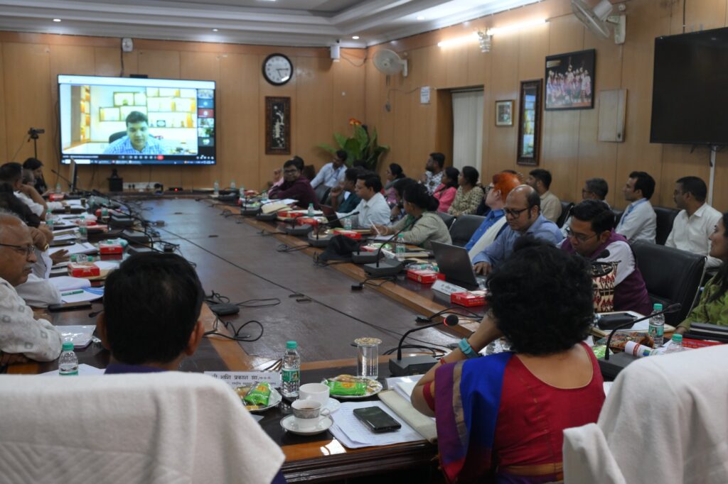 आराधना पटनायक की अध्यक्षता में वेक्टर जनित रोग नियंत्रण कार्यक्रम की समीक्षा बैठक सम्पन्न 21 WhatsApp Image 2025 10 15 at 19.52.06