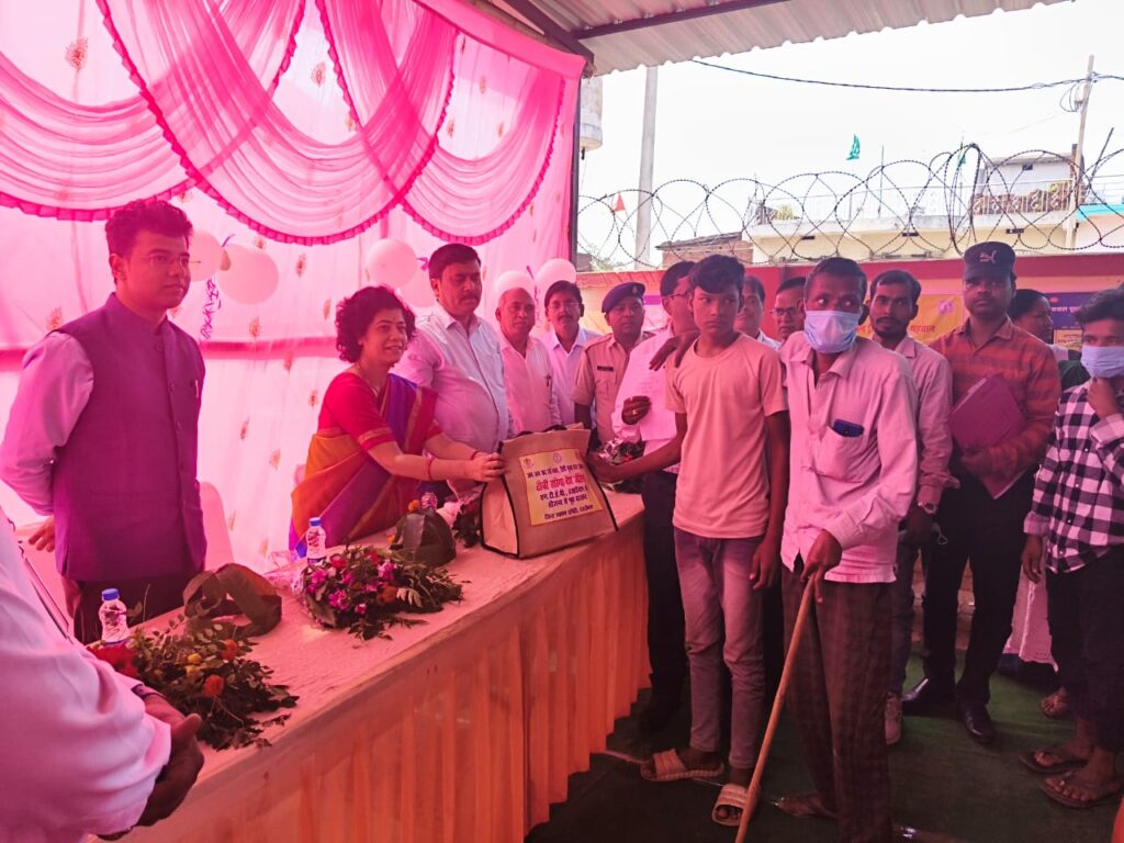 आराधना पटनायक की अध्यक्षता में वेक्टर जनित रोग नियंत्रण कार्यक्रम की समीक्षा बैठक सम्पन्न 11 WhatsApp Image 2025 10 15 at 19.52.09 1