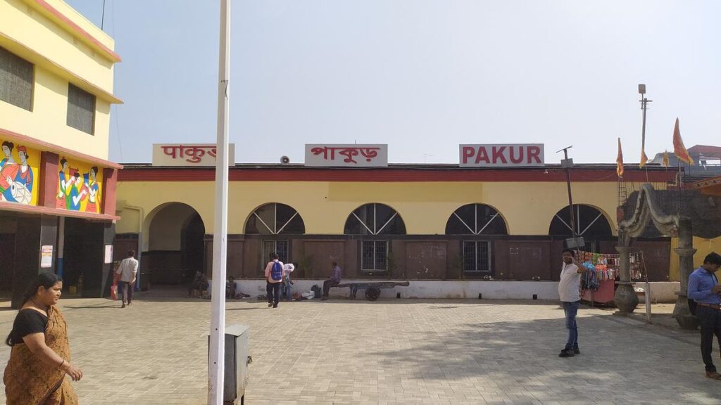 रेलवे की नई योजना पर भड़के पाकुड़वासी, बोले– पाकुड़ के साथ फिर हुआ धोखा 12 WhatsApp Image 2025 10 29 at 14.48.04