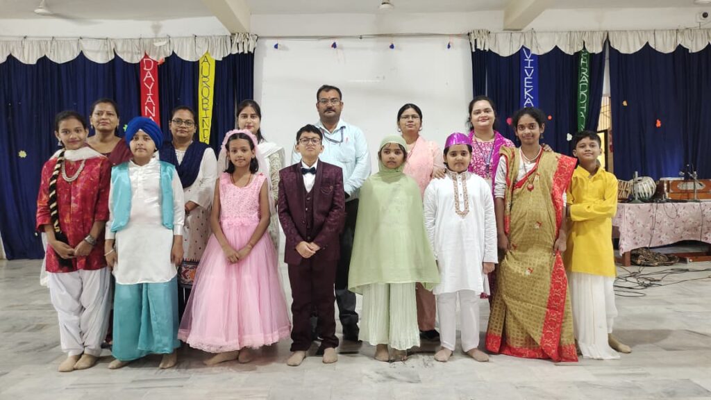 डीएवी पब्लिक स्कूल, पाकुड़ में धूमधाम से मनाया गया राष्ट्रीय एकता दिवस 25 WhatsApp Image 2025 10 31 at 11.44.45