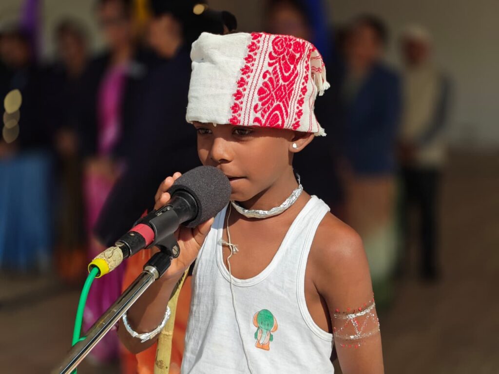 डी.ए.वी. नंदराज पब्लिक स्कूल में महात्मा ग्रोवर जयंती, भगवान बिरसा मुंडा जयंती और झारखंड स्थापना दिवस का संयुक्त भव्य आयोजन 21 WhatsApp Image 2025 11 15 at 15.21.12