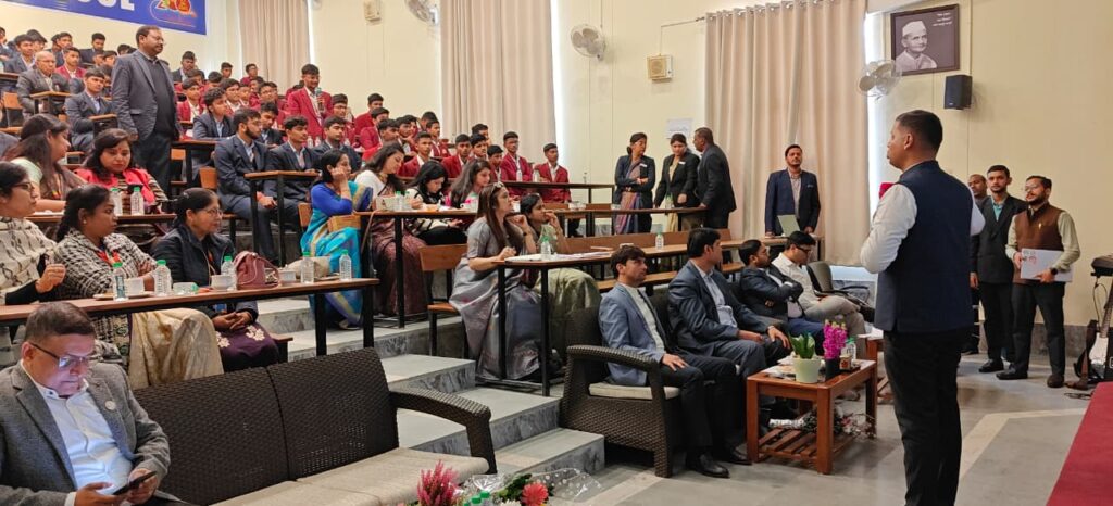 डी.ए.वी. नंदराज पब्लिक स्कूल, बरियातू में साइबर सुरक्षा पर सेमिनार आयोजित 8 WhatsApp Image 2025 12 08 at 16.29.00