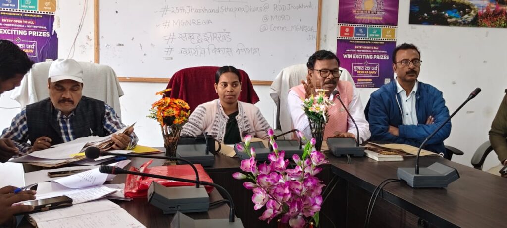 पंचायत समिति की बैठक में विकास योजनाओं की समीक्षा 9 WhatsApp Image 2025 12 15 at 17.53.04