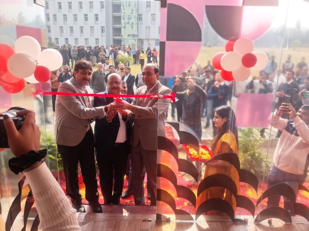 IIM रांची में डाक सेवाओं का नया युग, शुरू हुआ झारखंड का पहला जेन-Z पोस्ट ऑफिस 2 WhatsApp Image 2025 12 15 at 17.57.41