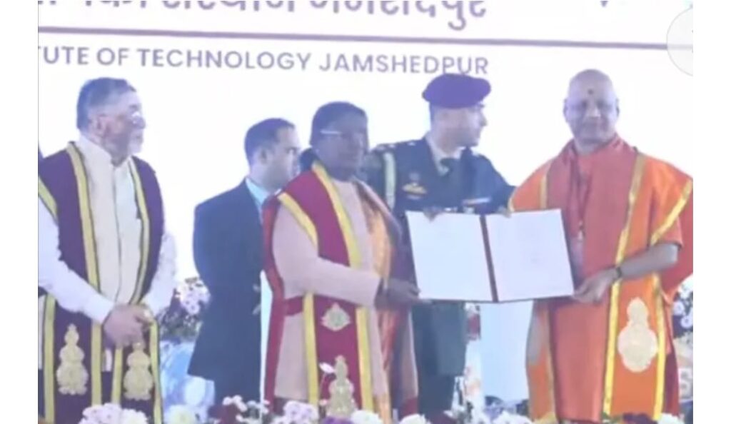 NIT जमशेदपुर के दीक्षांत समारोह में राष्ट्रपति मुर्मू, छात्रों को दिए सफलता के मूल मंत्र 9 WhatsApp Image 2025 12 29 at 19.45.28