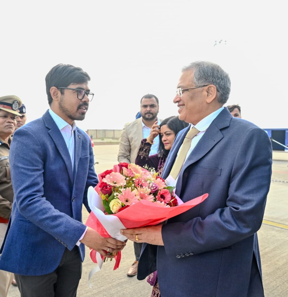 मुख्य निर्वाचन आयुक्त ज्ञानेश कुमार देवघर पहुंचे, की पूजा-अर्चना 8 WhatsApp Image 2026 01 04 at 16.46.41