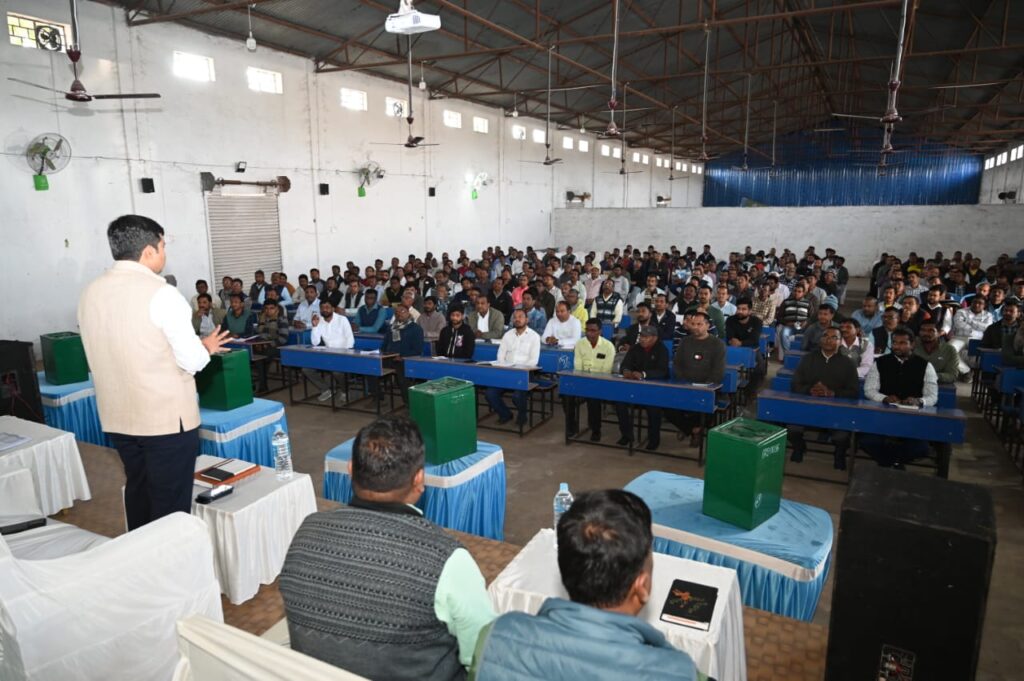 पाकुड़ में नगरपालिका आम निर्वाचन 2026 को लेकर मतदान दल के पदाधिकारियों का प्रशिक्षण 8 WhatsApp Image 2026 02 13 at 15.42.26