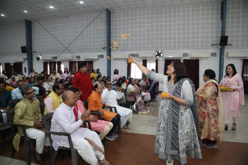 सरला बिरला पब्लिक स्कूल, रांची में “रंगोत्सव – होली मिलन 2026” का उल्लासपूर्ण आयोजन 16 WhatsApp Image 2026 03 03 at 14.14.40 1