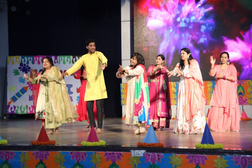 सरला बिरला पब्लिक स्कूल, रांची में “रंगोत्सव – होली मिलन 2026” का उल्लासपूर्ण आयोजन 33 WhatsApp Image 2026 03 03 at 14.14.40