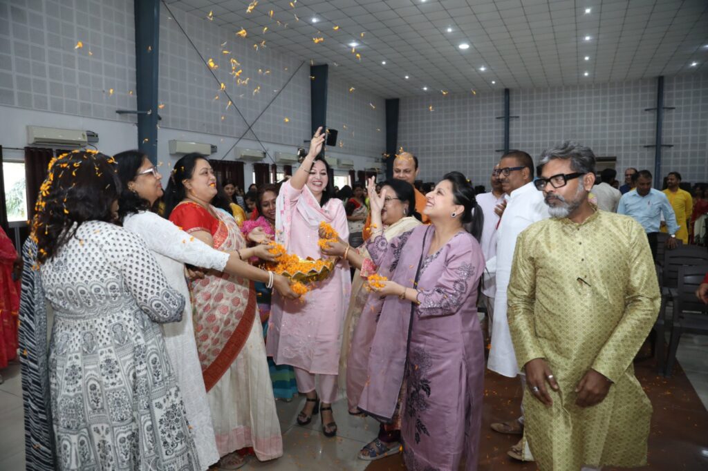 सरला बिरला पब्लिक स्कूल, रांची में “रंगोत्सव – होली मिलन 2026” का उल्लासपूर्ण आयोजन 8 WhatsApp Image 2026 03 03 at 14.14.40 2