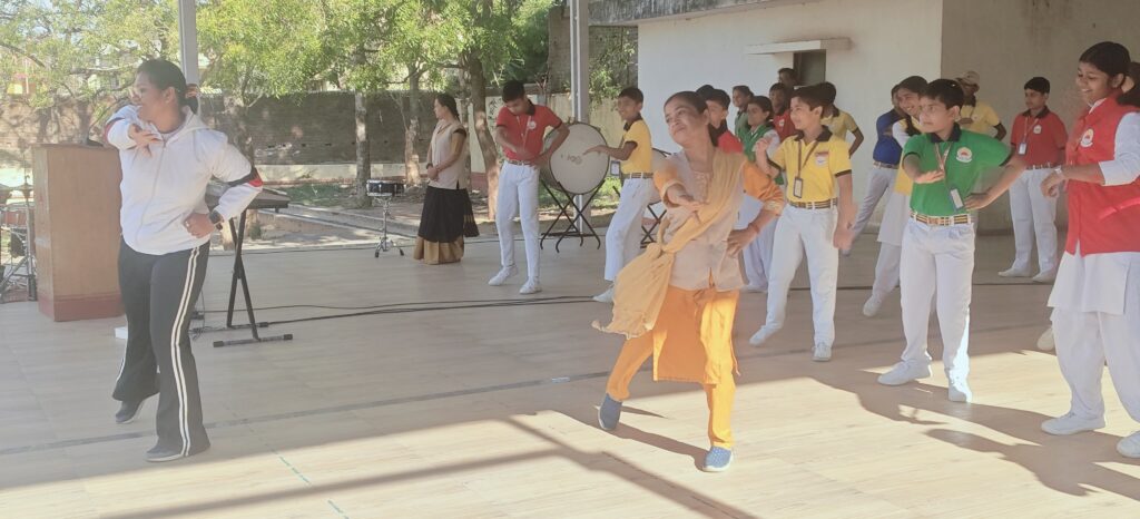 डीएवी नंदराज में एरोबिक एक्सरसाइज का प्रदर्शन: छात्रों ने दिया फिटनेस और स्वास्थ्य का संदेश 30 WhatsApp Image 2026 04 11 at 12.46.13 2