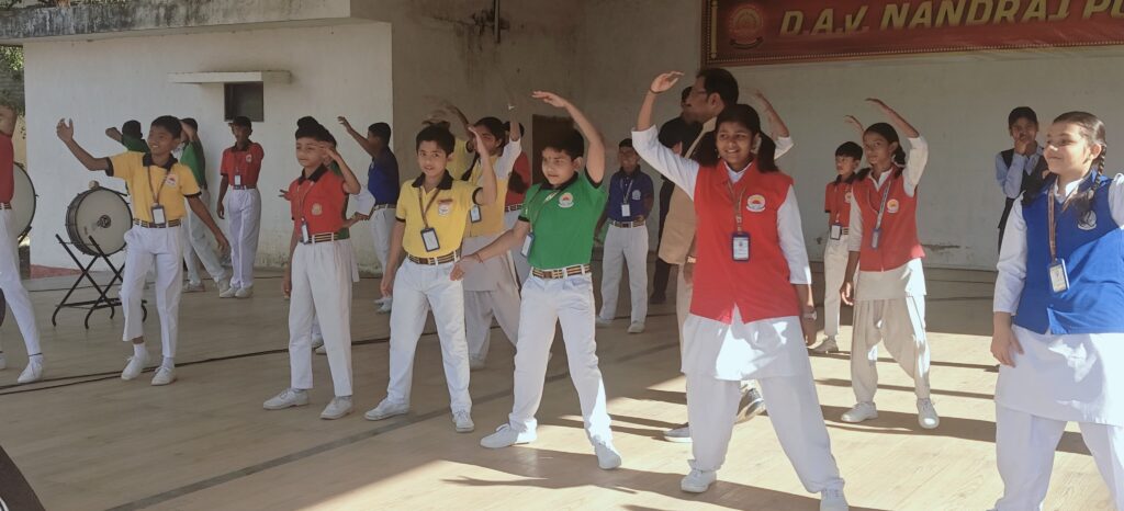 डीएवी नंदराज में एरोबिक एक्सरसाइज का प्रदर्शन: छात्रों ने दिया फिटनेस और स्वास्थ्य का संदेश 20 WhatsApp Image 2026 04 11 at 12.46.15