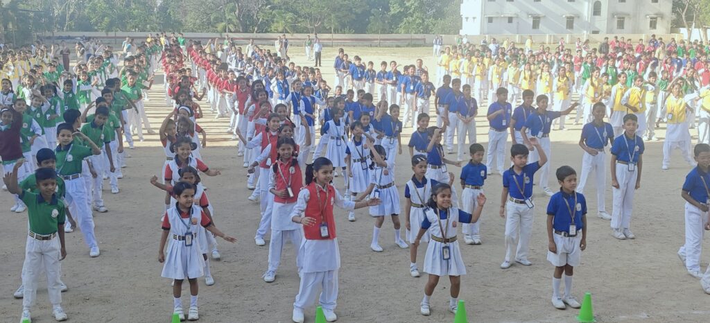 डीएवी नंदराज में एरोबिक एक्सरसाइज का प्रदर्शन: छात्रों ने दिया फिटनेस और स्वास्थ्य का संदेश 8 WhatsApp Image 2026 04 11 at 12.46.16