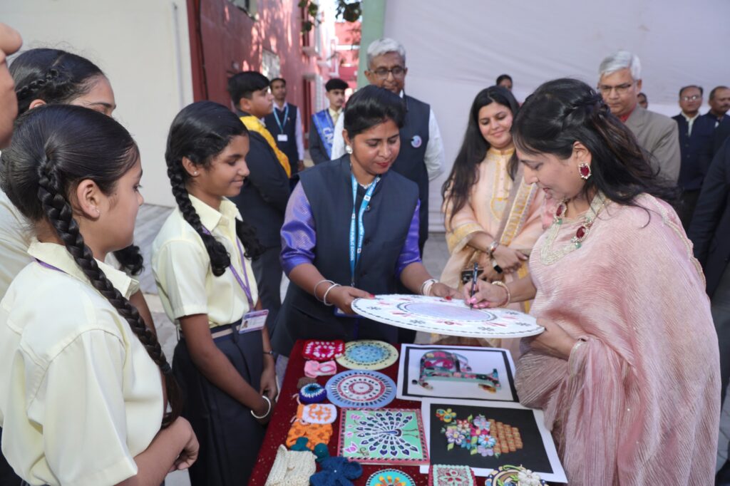 25 वर्षों का सुनहरा सफर: अदाणी पब्लिक स्कूल मुंद्रा ने शिक्षा और नवाचार की लिखी नई इबारत 29 WhatsApp Image 2026 04 27 at 14.21.09