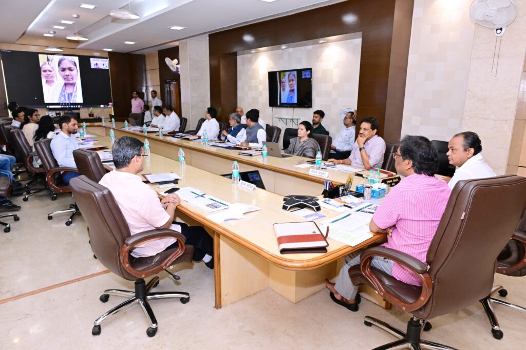 CM हेमंत सोरेन स्वास्थ्य सेवाओं पर सख्त, एम्बुलेंस से लेकर AI कंट्रोल रूम तक बड़े बदलावों के निर्देश 27 WhatsApp Image 2026 06 02 at 5.21.17 PM
