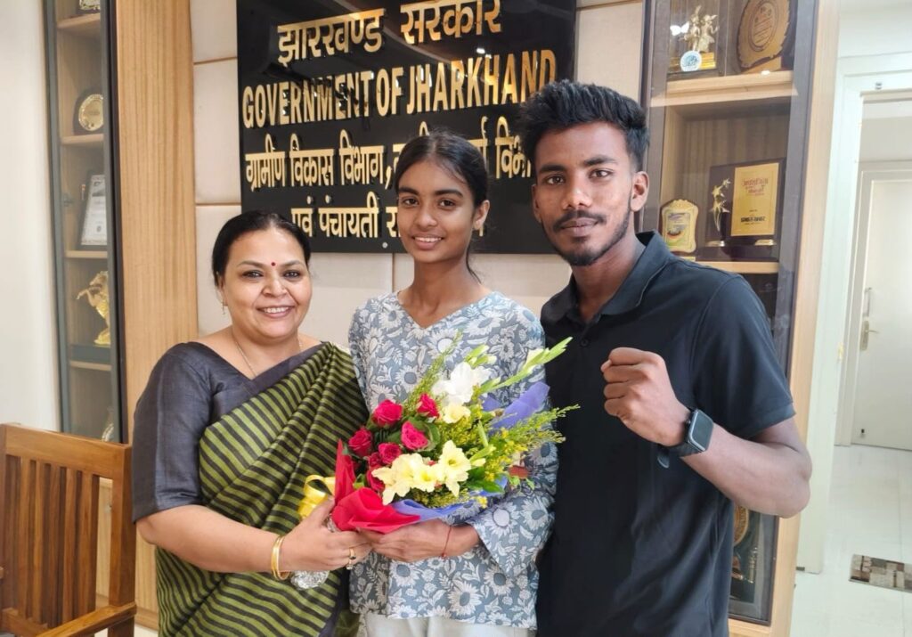 शिक्षा कुमारी की स्वर्णिम सफलता पर मंत्री दीपिका पांडेय सिंह ने दी बधाई, कहा- झारखंड की बेटियां रच रही हैं नया इतिहास 6 WhatsApp Image 2026 06 16 at 13.21.49