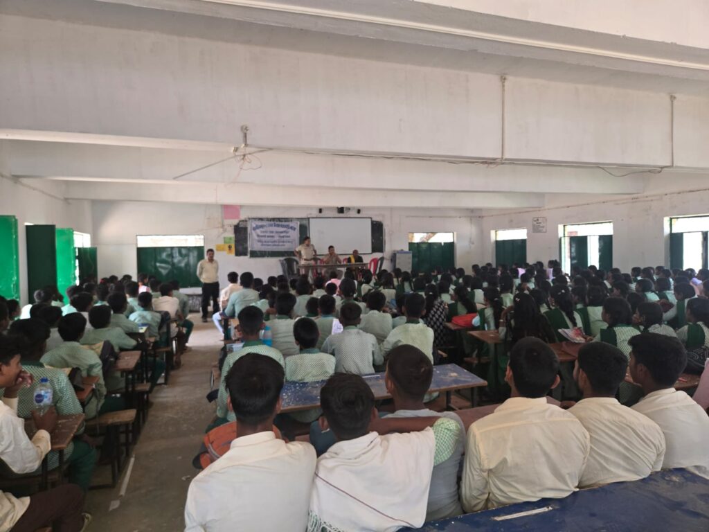 कांडी स्कूल में पुलिस का जागरूकता अभियान, छात्रों को किया सतर्क 21 WhatsApp Image 2026 06 16 at 15.01.19
