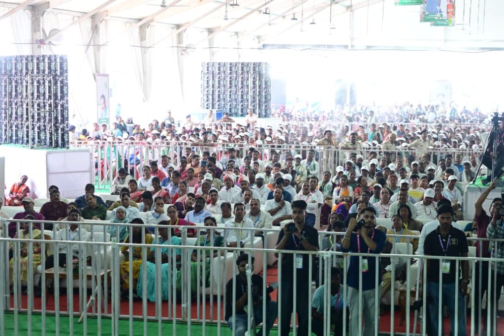 कृषि मेले में हेमंत सोरेन का बड़ा संदेश: आधी जिम्मेदारी सरकार, आधी किसान निभाएं 14 WhatsApp Image 2026 06 16 at 16.10.35
