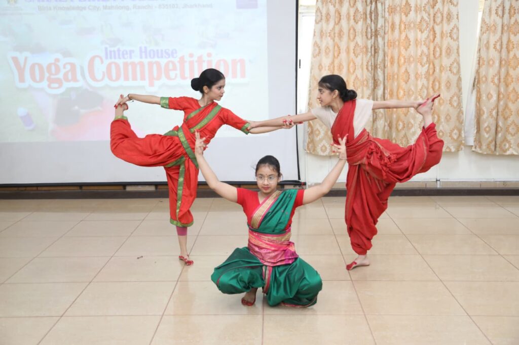 सरला बिरला पब्लिक स्कूल में योग दिवस का भव्य आयोजन, विद्यार्थियों ने दिया स्वस्थ जीवन का संदेश 16 WhatsApp Image 2026 06 20 at 17.12.48 2