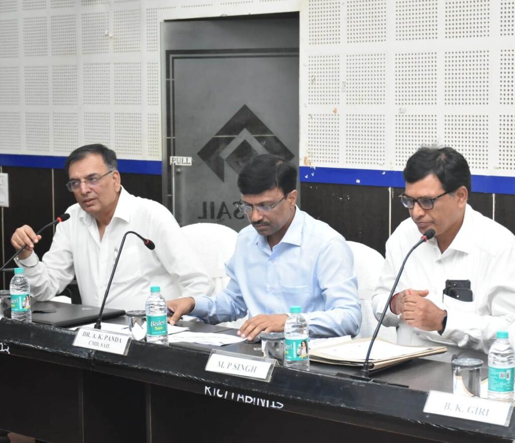 सेल अध्यक्ष ने जेजीओएम एवं ओजीओएम की खनन गतिविधियों की समीक्षा की, सुरक्षा और तकनीकी नवाचार पर दिया विशेष बल 14 WhatsApp Image 2026 06 27 at 20.41.47 2 1