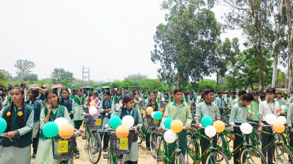 रांची में 693 छात्र-छात्राओं को मिली मुफ्त साइकिल, शिक्षा को बढ़ावा देने की दिशा में सरकार का बड़ा कदम 13 WhatsApp Image 2026 06 29 at 16.54.41