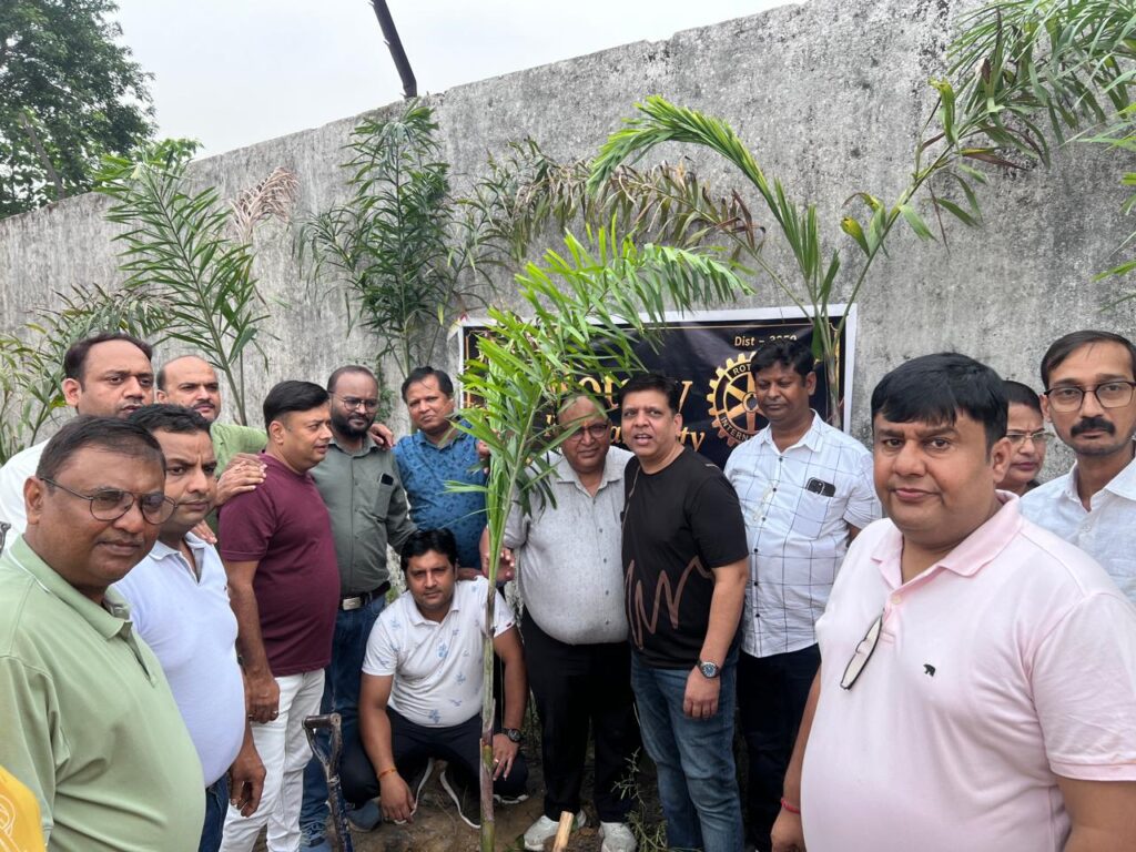 सीए डे एवं डॉक्टर्स डे पर रोटरी रामगढ़ सिटी ने किया सम्मान, 100 पौधे लगाए और 150 जरूरतमंदों को कराया भोजन 49 WhatsApp Image 2026 07 03 at 16.14.17 2 1